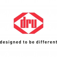 dru-logo-new-pms032c-met-zwarte-pay-off-1